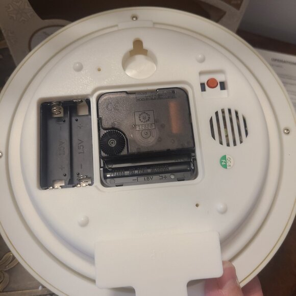 Feldstein Christmas Carol Clock 8" Plays 12 Carols Light Sensor Mint in Box - Picture 4 of 5